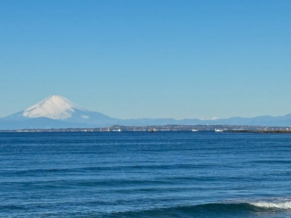 岩井海岸から望む富士山